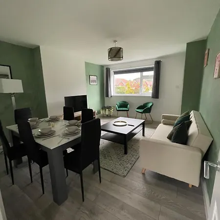 Comfort & Cozy Getaway In Leeds Holiday home *
